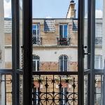 Bright & Artistic 1BD Apartment Buttes Chaumont Paris 