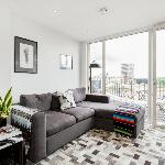 Arty 1BD with City Views Stratford London