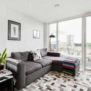 Arty 1BD with City Views Stratford