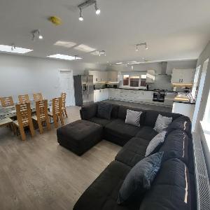 High Spec Large 6 Bedroom House