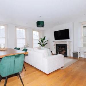 Chic & Characteristic 2BD House - Irishtown