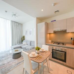 Yogi Sobha Waves - City View 1BR with Pool & Parking Near Downtown