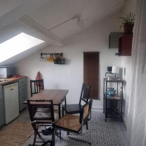 Cozy attic Clichy Levallois