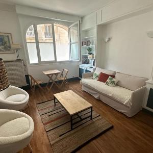 Beautiful bright studio - close to the Seine