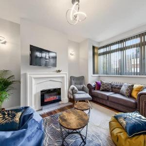 Stratford London - Stylish Three-Bedroom House