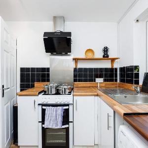 Convenient and Stylish 2-Bed Apartment in Croydon