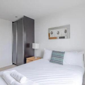 Sleek & Sunny 1BD Flat Near Greenwhich - Deptford!