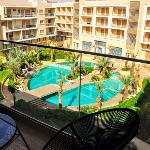 Cosy Flat Pool View 