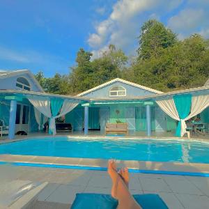 Tailor-made house and table dhtes for holidaymakers and business travelers