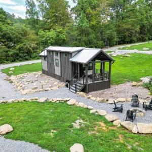 Tiny Home Firepit BBQ Fishing Willow Cabin