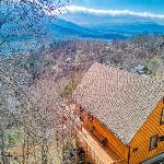 Moonshine Memories Breathtaking Mtn Views Hot Tub WIFI 560 FREE tickets each paid day! Gatlinburg Tennessee