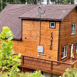 Honey Hole by Venture Smoky Mountains