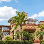 Howard Johnson by Wyndham Tropical Palms Kissimmee