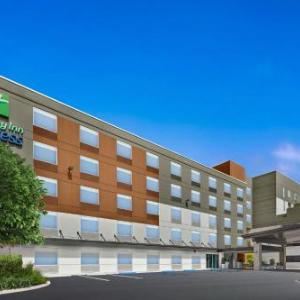 Holiday Inn Express Cruise Airport