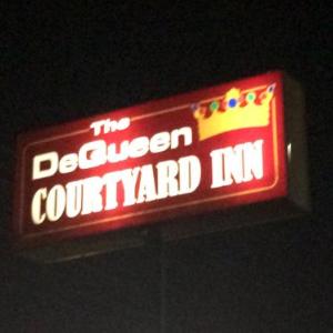 Dequeen Courtyard Inn