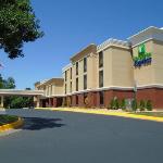 Holiday Inn Express Hotel & Suites Midlothian Turnpike an IHG Hotel