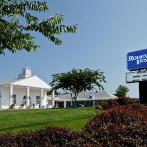 Hotels near W.T. Woodson High School - Rodeway Inn Fairfax