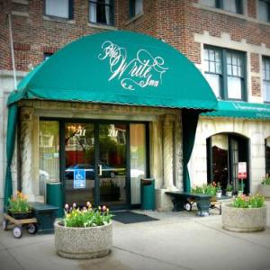 Hotels near FitzGerald's Berwyn - The Write Inn