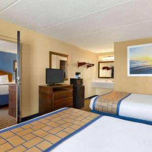 Days Inn & Suites by Wyndham Fort Bragg/Cross Creek Mall