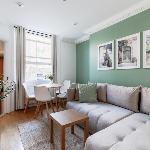 Designer 2BR/1BA Flat Steps to Hyde Park! 