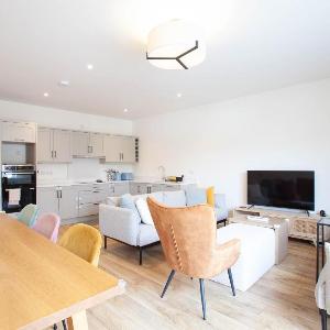 Modern 3BR Split Level Home with Balcony Dublin 16