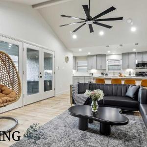Luxury 4Bd 2Ba w Hot-Tub & Cinema Room - 14 guest