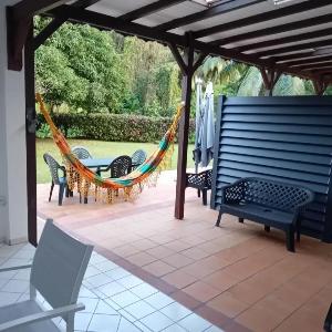 Appartement charmant à Le Gosier de 70 m² avec terrasse et jardin