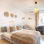 Balcony - Comfy Home - Easy Parking 