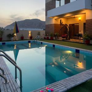 Luxury 10 Kanal Farmhouse Near Islamabad