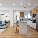 Sunlit Charm Modern 2BR Apartment with High-Speed WiFi