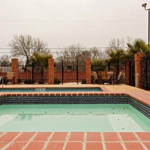 Holiday Inn Express & Suites San Antonio South