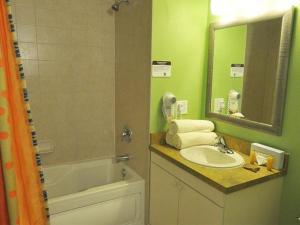 Barefoot Inn and Suites