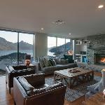 Limerick- Fire Place- Lake Views- BBQ- AC Queenstown