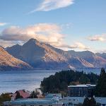 Villa Awa- Lake Views- BBQ- AC- Garage Queenstown