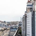 Small cocoon with a view of the Eiffel Tower 