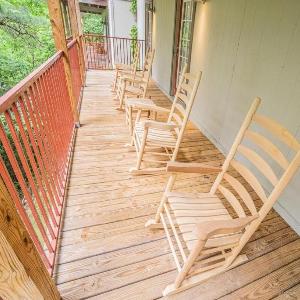 Cabin C in the Gatlinburg Art & Craft Community