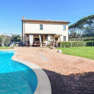 6 Bedroom Awesome Home In Roma