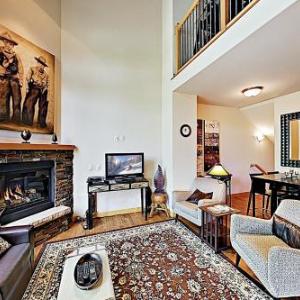 Downtown Getaway With Private Garage - Near Ski Resort Townhouse