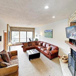 New Listing! Contemporary Condo With Balcony & Pool Condo