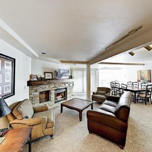 New Listing! Large Ski-In/Ski-Out: Pool & Hot Tub Condo