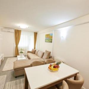 Park Apartment-Two bathrooms-AC in every room