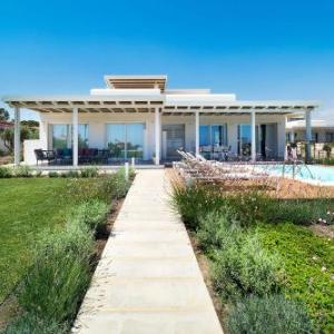 Reitani Villa Sleeps 6 Pool Air Con WiFi T817659