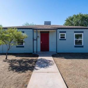 Cozy 2BR Home in Central Phoenix by WanderJaunt