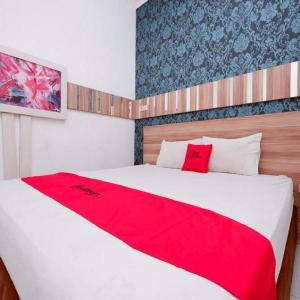 RedDoorz near Plaza Simpang Lima