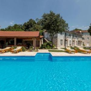 Five-Bedroom Holiday Home in Vinjani Donji