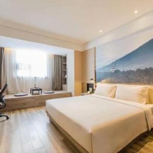 Atour Hotel Chengdu Du Fu Caotang Metro Station