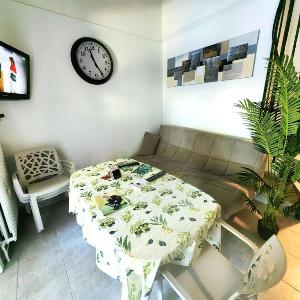 Villa mitoyenne avec piscine et parking pour 4 personnes - FR-1-607-189
