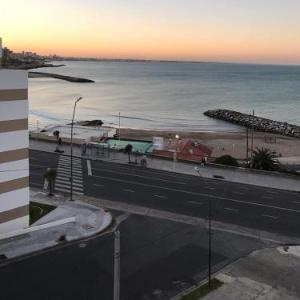 Departamento Cabo Corrientes con cochera cubierta sólo alquiler a familias o mayores de veinticinco años