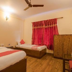 OYO 762 Hotel Middle Lake Pokhara
