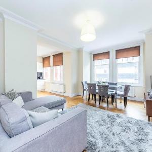 Bright 3 Bedroom Apartment in Hammersmith